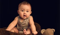 如何拍摄出好看的百天婴儿照？