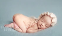 新生儿到底应该多抱抱还是多躺躺呢？