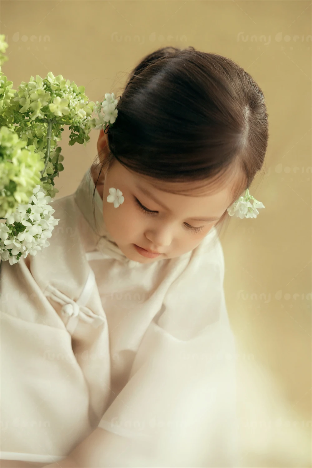 芳妮豆丁儿童摄影 花下童扇